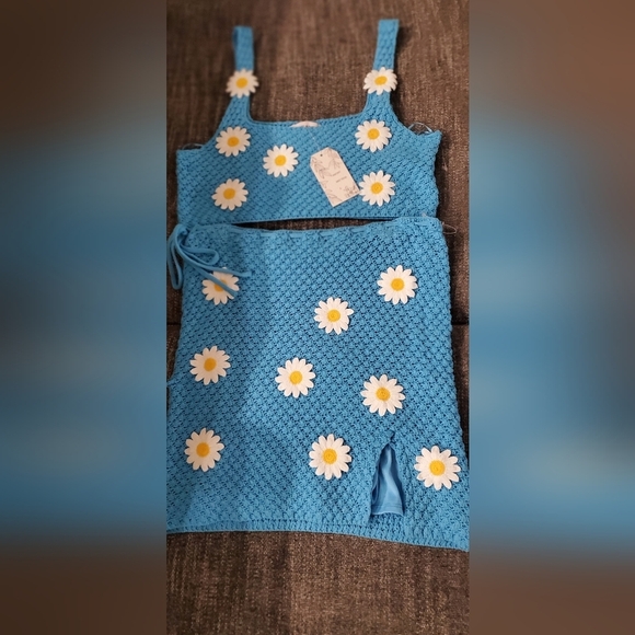 2 Piece Crochet Skirt/Crop Top Set - Picture 6 of 12